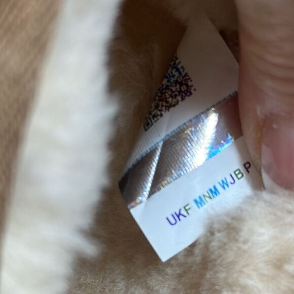 UGG CLASSIC MINI JAGGED CAMO BOOTS - Picture 8 of 9